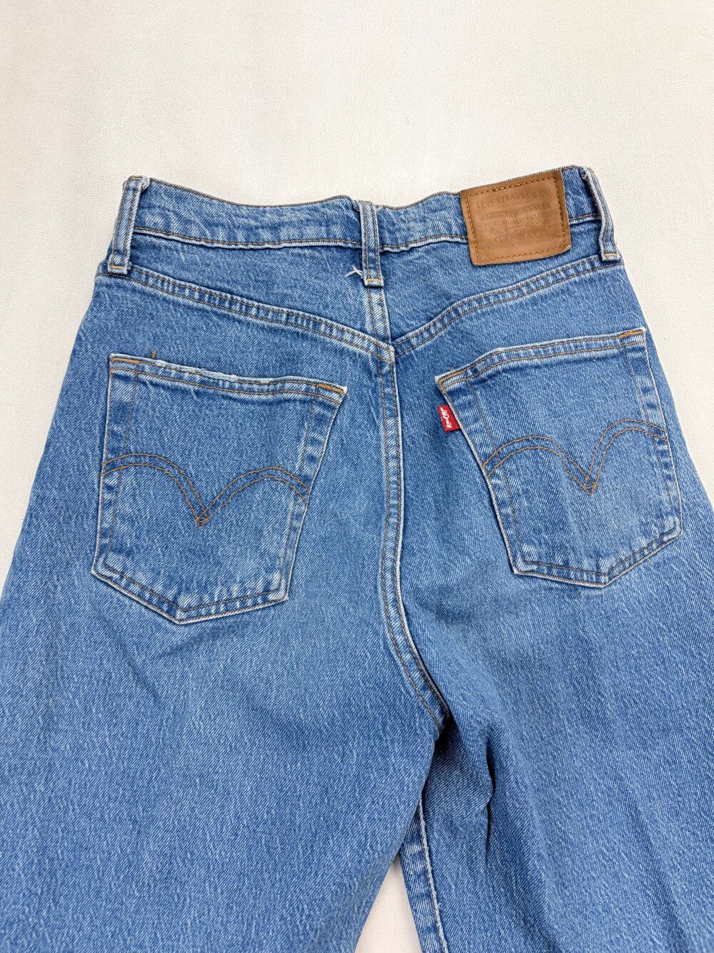 Levi's Ribcage Straight Jeans Size 26 High Rise Multi-Button - Picture 11 of 13